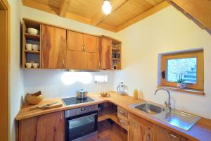 Granaries Pear & Walnut 