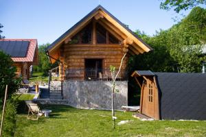Brunarica Biopark -Log house Biopark