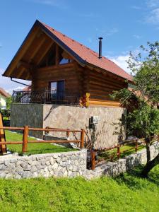 Brunarica Biopark -Log house Biopark 