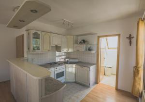 Apartment Amak with free onsite parking 