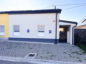 L Apartment 