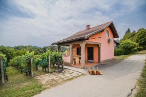 Holiday Home Vesna with Sauna 