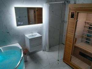 Farm Stay Frank Ozmec Wine and Glamping estate 