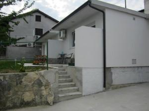 Apartma 4 