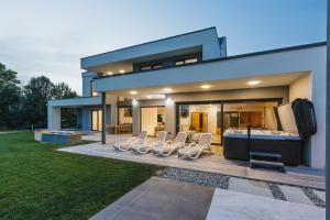 HIRUNDO- villa with saunas and hot tub 