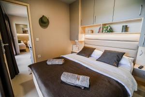 DELUXE Lake View Mobile Homes with Thermal Riviera Tickets 