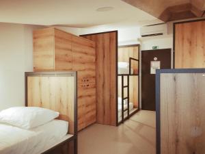 GARAGE HOSTEL 