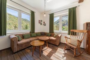 doLodge homestead in the Kolpa River canyon