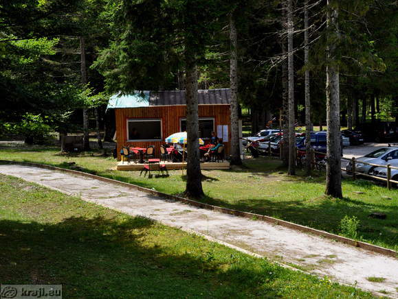 Punudba hrane pri Belopeških jezerih