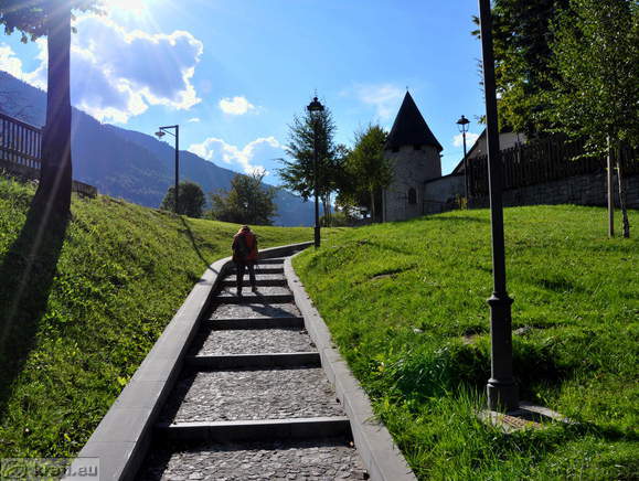 Pot do cerkve in srednjeveškega stolpa