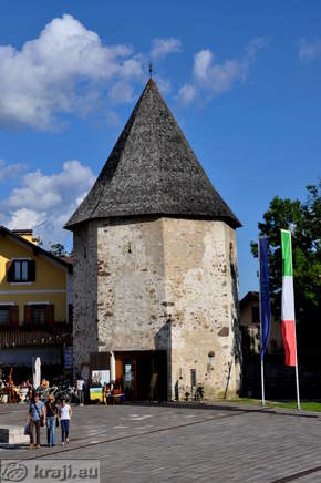 Srednjeveški stolp v Trbižu