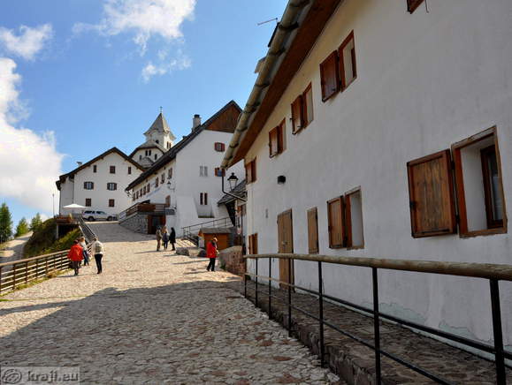 Siedlung (Restaurants, Souvenirläden usw.)