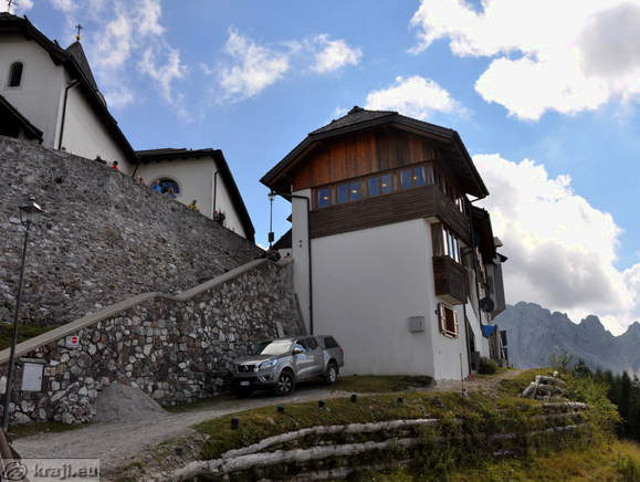 Guest house Rosenwirth Hütte at the church on Mount Lussary