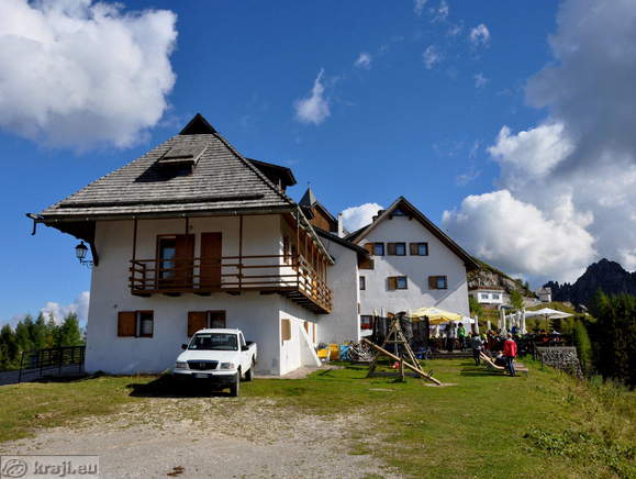 Guest house Rododendro with terrace and children's playground