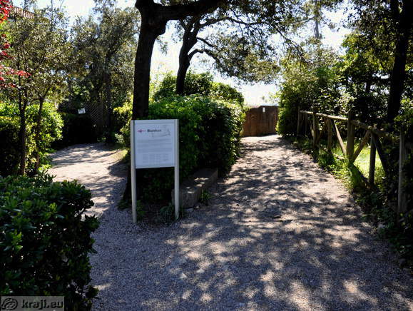 Levo - Bunker, desno - Razgledišče 1