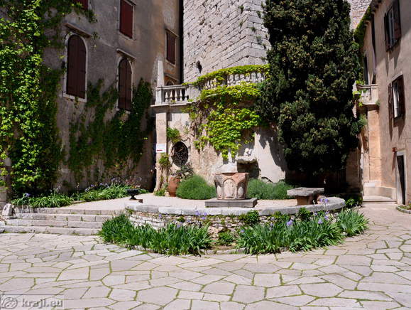 Pot proti grajskemu razglednemu stolpu