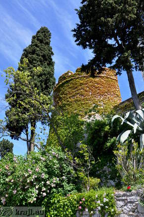 Stolp pri vhodu v grad