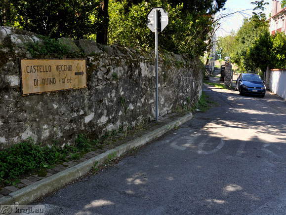 Usmerjevalna tabla za Stari grad Devin v Devinu