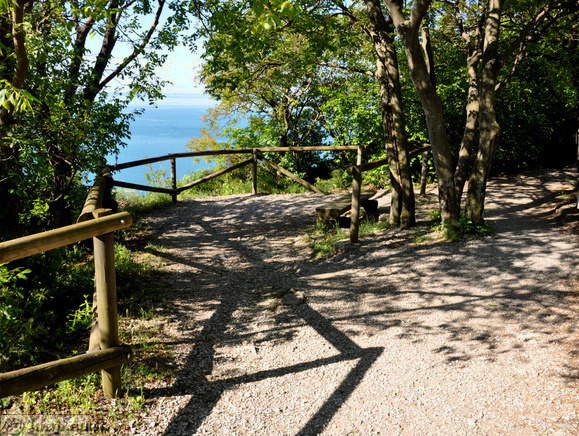 Ena od mnogih razglednih točk ob Rilkejevi poti Ena od mnogih razglednih točk ob Rilkejevi poti