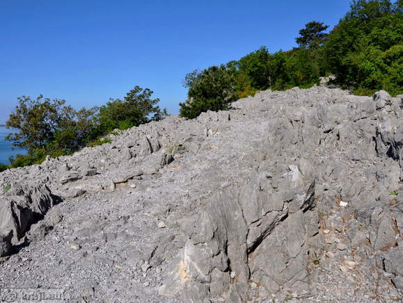 Malo bolj kamnit prehod Malo bolj kamnit prehod