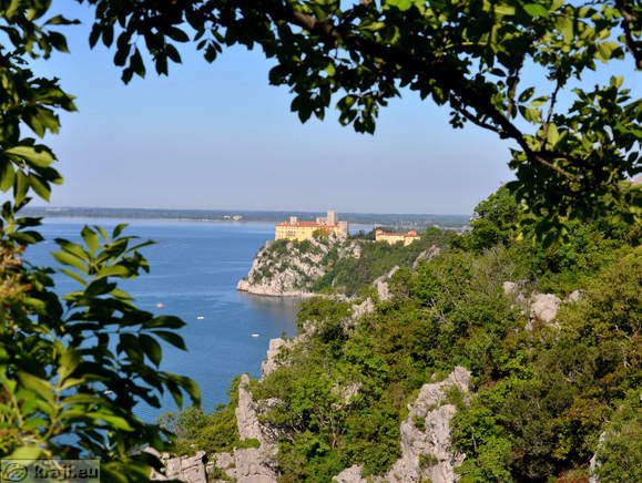 Pogled na Devinski grad Pogled na Devinski grad