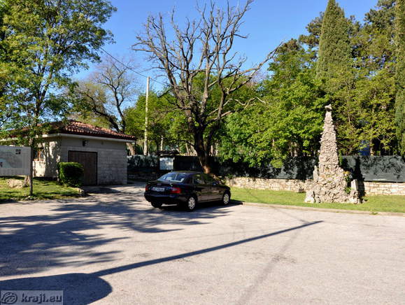 Spomenik Schützen v Sesljanu