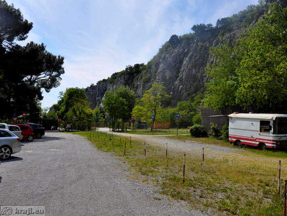 Parking area below the Rilke Trail above walls