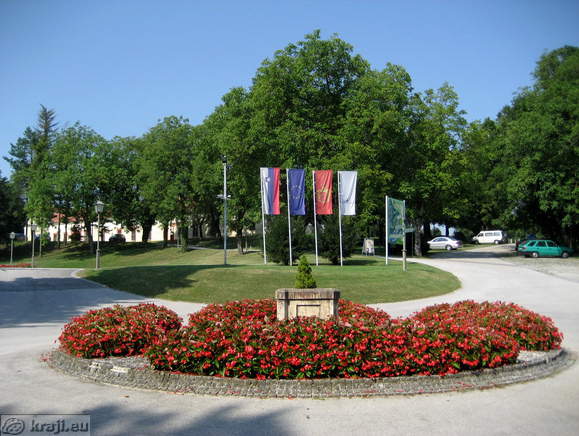 Pogled proti golf klubski hiši