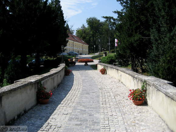 Pogled z grajskega mostu