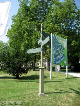 Usmerjevalne table in načrt golf igrišča