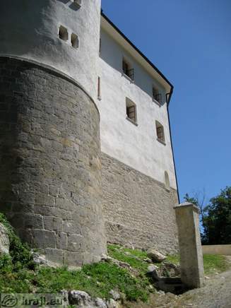 Arrival to the castle from northwest side