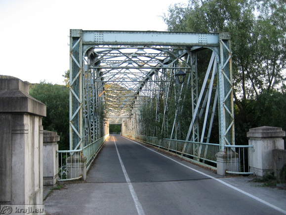 Alte Brücke über den Sava und Krka