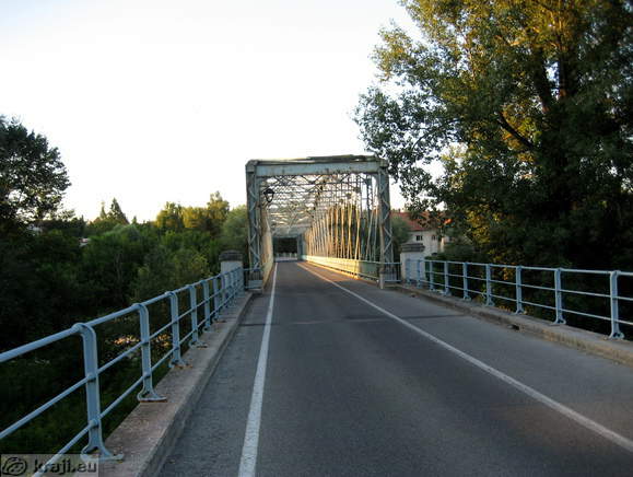 Alte Brücke über den Sava und Krka