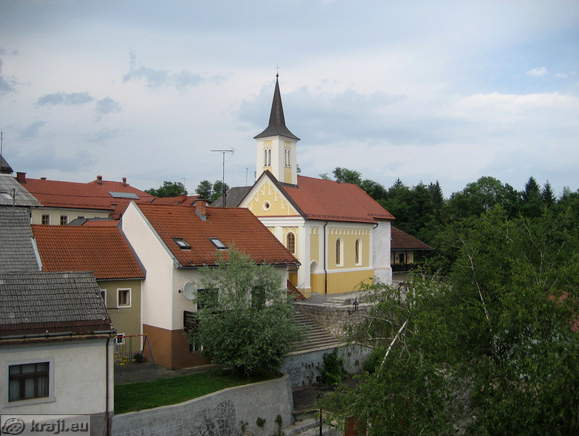 Pogled na cerkev sv. Duha z mostu
