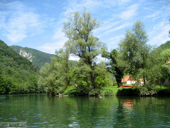 Pogled na breg reke Kolpe v Prelesjah