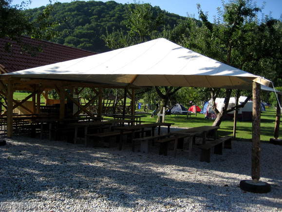 Kanu kamp <br> Prostor za prehranjevanje, prosti čas, ...