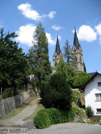 Pešpot proti baziliki Lurške Marije