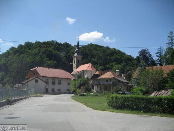 Cerkev sv. Petra v starem mestnem jedru Brestanice