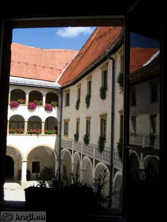 View of north tract of Castle Brestanica