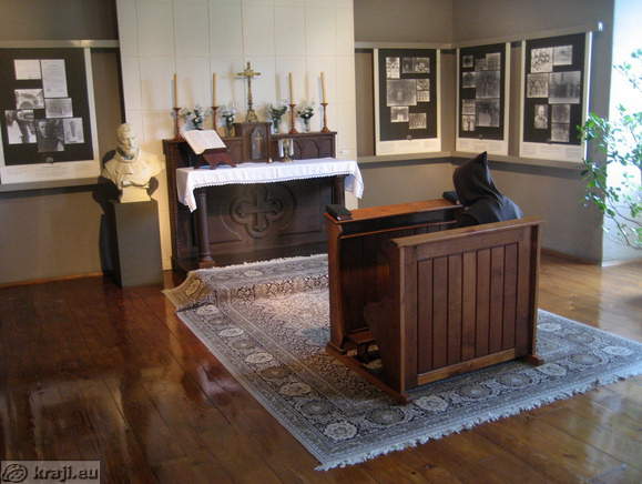 Grad Rajhenburg v Brestanici <br> Pogled v prvo sobo razstave o menihih trapistih