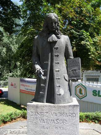 Hočevarjev trg <br> Spomenik - Janez Vajkard Valvasor (1641 - 1693) - Slava vojvodine Kranjske