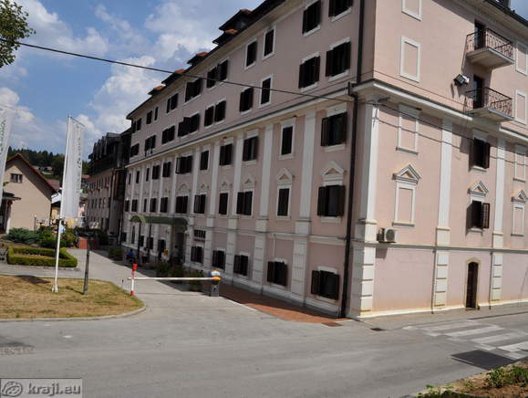 Zdraviliški trg - Južna stran s Hotelom Vital