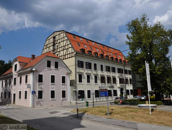 Zdraviliški trg - Severna stran s Hotelom Kristal