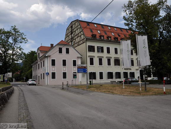 Cesta ob robu Zdraviliškega parka