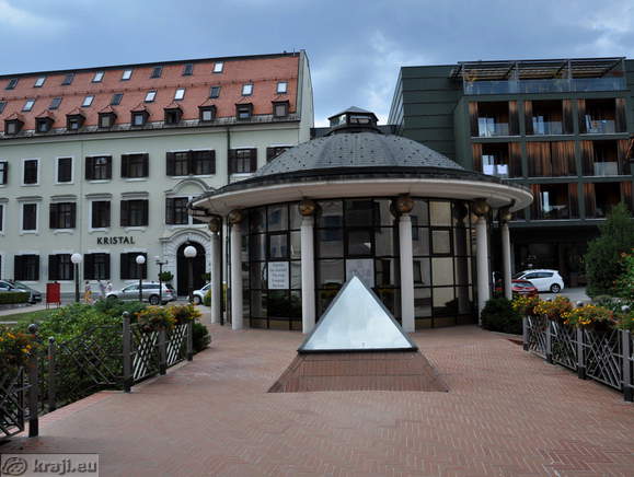 Hotel Kristal in Hotel Balnea ter prodaja spominkov