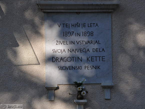 V tej hiši je leta 1897 in 1898 živel Dragotin Kette