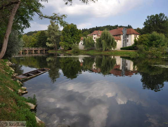 Reka Krka in grad Otočec