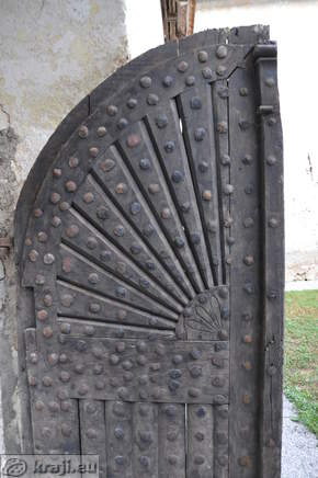 Dorrs on the castle yard