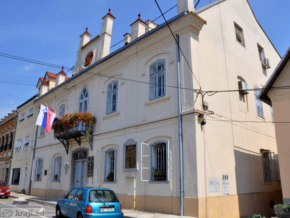 Mestna hiša v Metliki