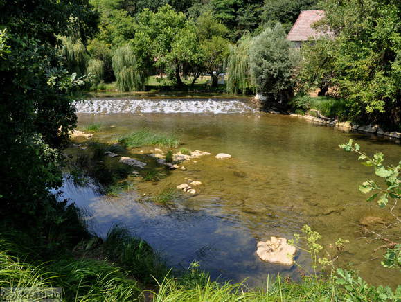 Reka Lahinja pri naselju Primostek